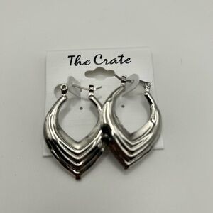 NWT Silver Toned Scalloped Hoop Earrings